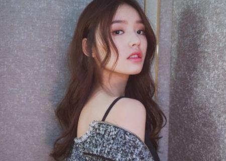 娱乐吃瓜女艺人官宣微博,吃瓜女艺人官宣微博,神秘男友身份引热议”